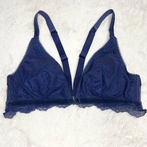 Victoria's Secret Navy Blue Lace Lightly Lined Front Close Bralette Size Medium